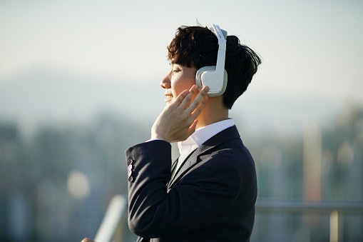 Get Headphones and Speakers to Accompany Your Tablet