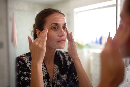 How to Use Oil Cleansers