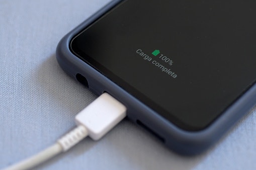 Choose: Self-Powered USB Hub for Smartphones and Bus-Powered for Flash Drives
