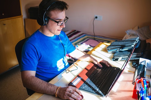 To Experience Greater Color Accuracy, Go For a Gaming Laptop With an IPS LCD Screen