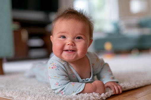 Choosing Teething Biscuits for Babies Experiencing Teething Symptoms Is Advisable