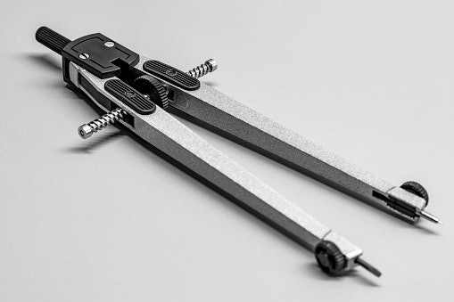 Jointed Legs Compass Is Better for Precision