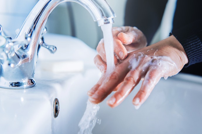 Select Long-Lasting Hand Cream With Water-Resistant Property