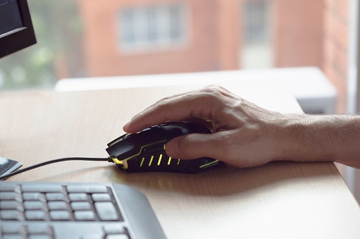 Optical Mouses Work Best With a Non-Glossy Surface and Are Consistent