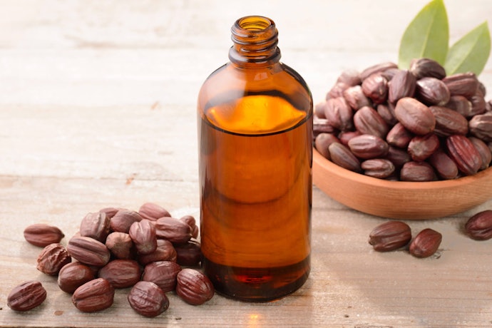 Light Oils for Day Time Use and those with Thin Hair