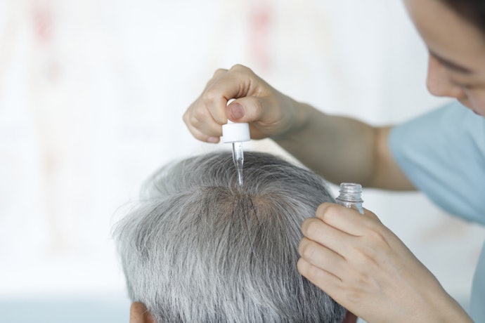 Look for Silicone-Based Serum for Dry and Thick Hair