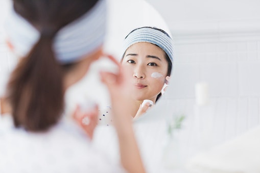 Use an Appropriate Night Cream if You Have Acne