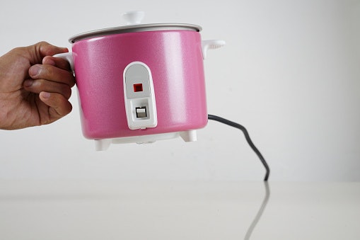 Look for Features Like Auto Shut off, Keep Warm Mode, and Cool Touch Handle