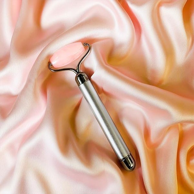 10 Best Face Rollers in India 2021 - Buying Guide Reviewed by Makeup Artist 5