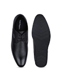 10 Best Formal Shoes for Men in India 2021 (Red Tape, Hush Puppies, and Louis Philippe) 2